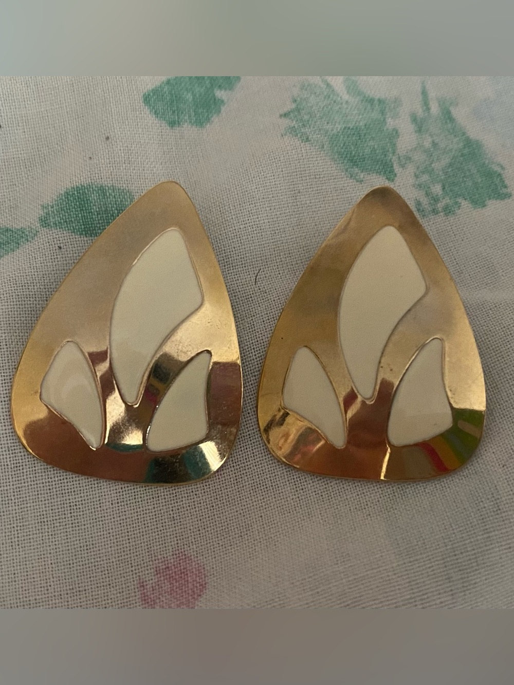 Gold and cream enamel teardrop stud earrings